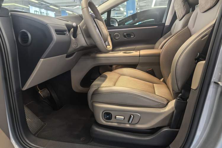 Used Li Auto i8 2025 Model Standard Version
