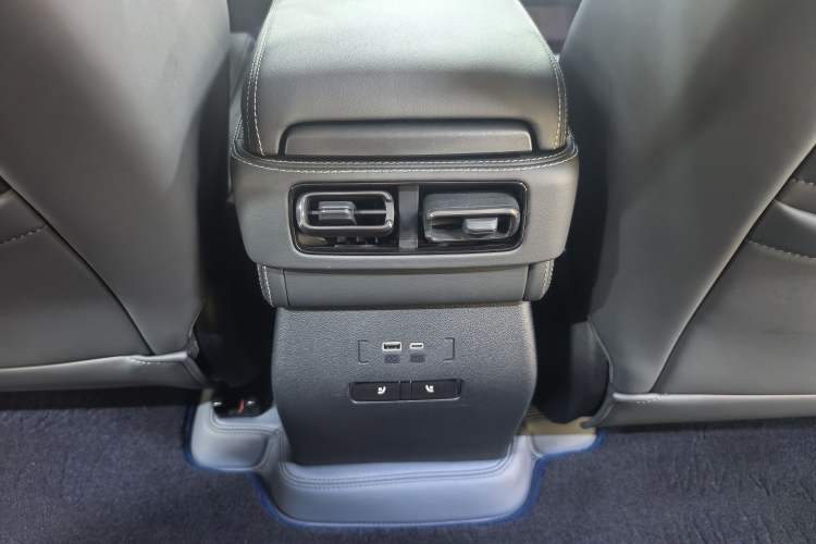 Used Formula Leopard 5 2023 Navigator Edition
