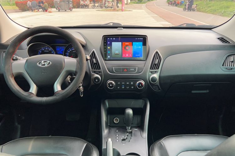 Used Hyundai ix35 2015 2.0L Automatic 2WD Comfort Edition China V Standard Center Console