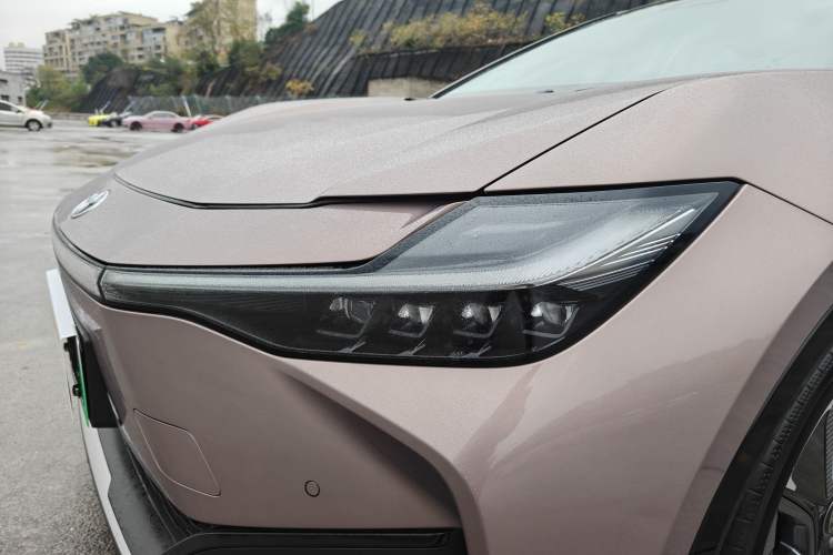 Used Toyota bZ3 2023 616 km Long-Range Premium
