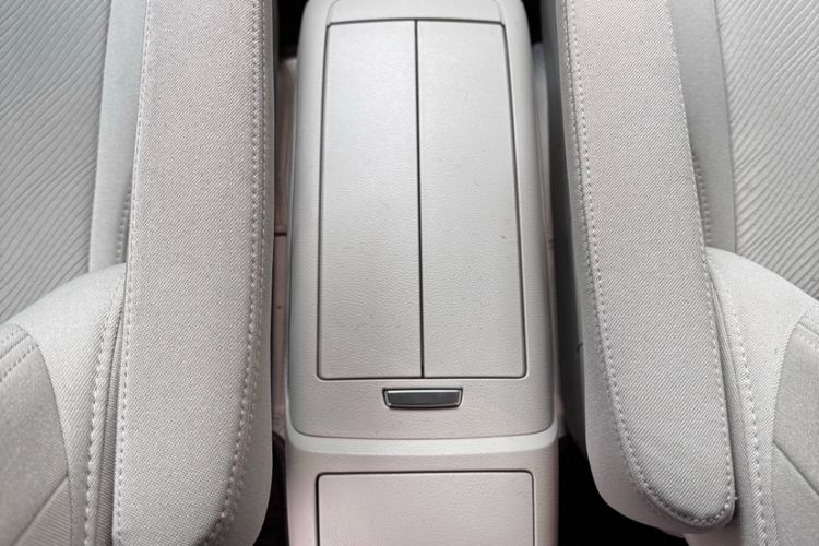 Used Buick GL8 2023 Land Executive Class Comfort Model