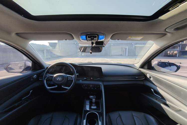 Used Hyundai Elantra 2022 1.5L CVT LUX Prestige Edition Headliner