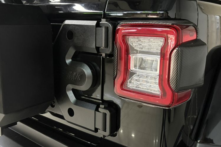 Used Jeep Wrangler 2019 2.0T Sahara Four-Door Version China VI Emission Standard
