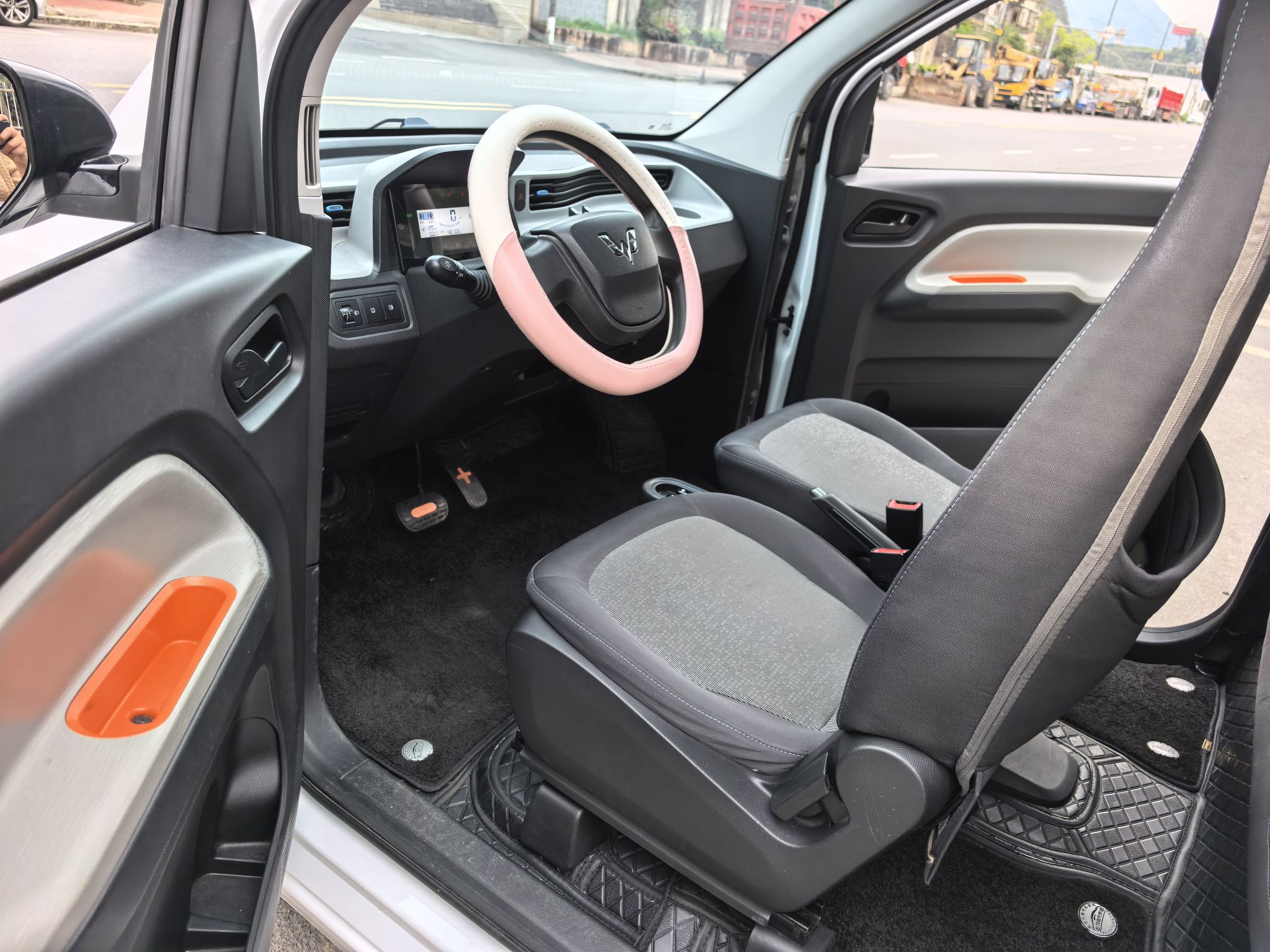 Переднее сиденье в автомобиле