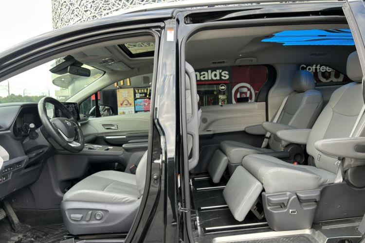 Used Toyota Granvia 2024 2.5L Hybrid Comfort Edition