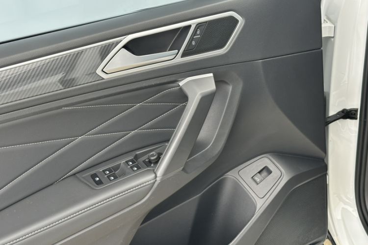 Used Volkswagen Tiguan L 2023 330TSI Automatic Two-Wheel Drive R-Line Enjoyment Edition
