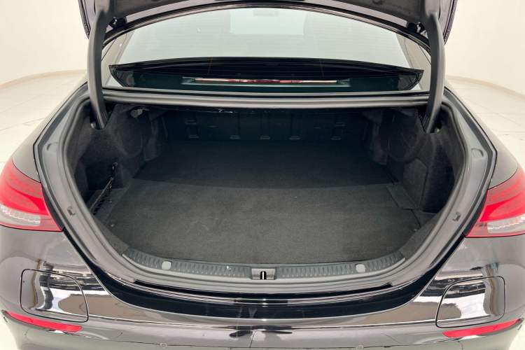 Used Mercedes-Benz E-Class New Energy 2021 E 350 e L Plug-in Hybrid Sports Sedan