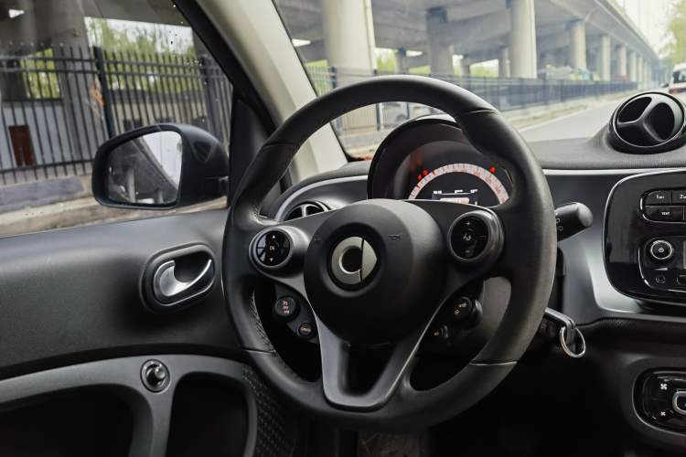 Used smart fortwo 2015 1.0L 52 kW Hardtop Passion Edition Gear Lever