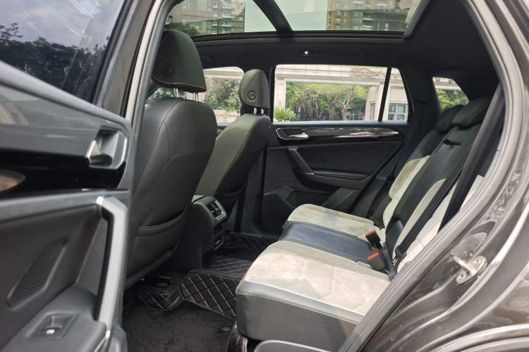 Used Volkswagen Tayron 2019 380TSI Four-Wheel Drive R-Line China VI-standard Interior 3