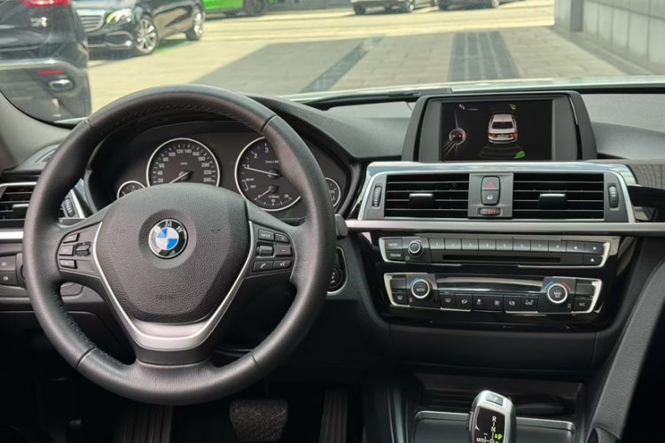 Used BMW 3 Series 2017 320Li Fashion Model Interior 1