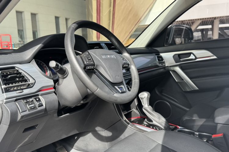 Used Haval H2 2017 Blue Label 1.5T Automatic Two-Wheel Drive Prestige Model Interior 5