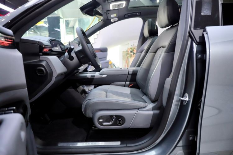 Used Zeekr 7X 2025 100 kWh Long-Range Rear-Wheel Drive with Intelligent Driving Features