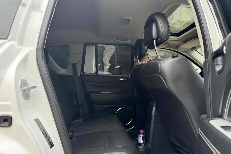 Used Jeep Compass 2015 2.0L Two-Wheel Drive Luxury Edition