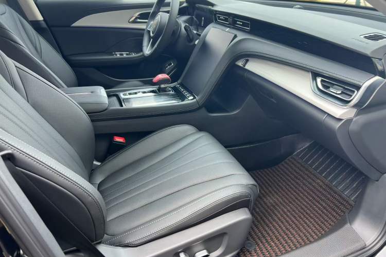 Used Hongqi H5 2025 2.0T Automatic Flag Edition – 500 000 Units Commemorative Version
