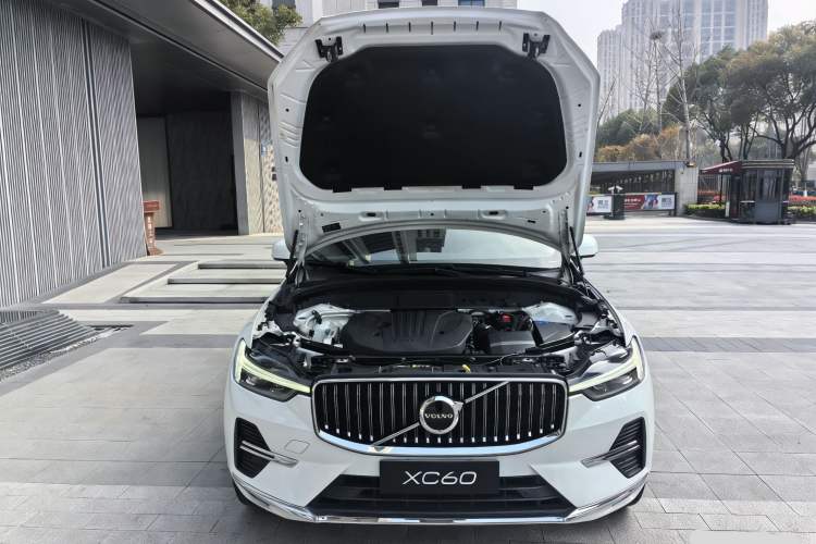 Used Volvo XC60 2023 B5 4x4 Smart Luxury Edition
