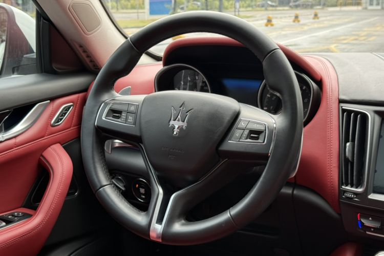 Used Maserati Levante 2016 3.0T Standard Edition Interior 3