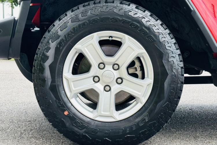 Used Jeep Wrangler 2019 2.0T Sahara Four-Door Version China VI Emission Standard