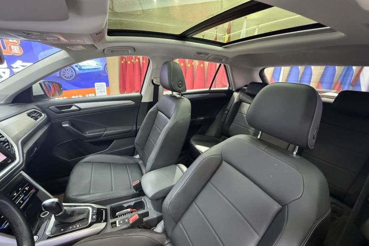 Used Volkswagen T-ROC 2021 280TSI DSG Two-Wheel Drive Comfort Connect Edition Right Front Seat