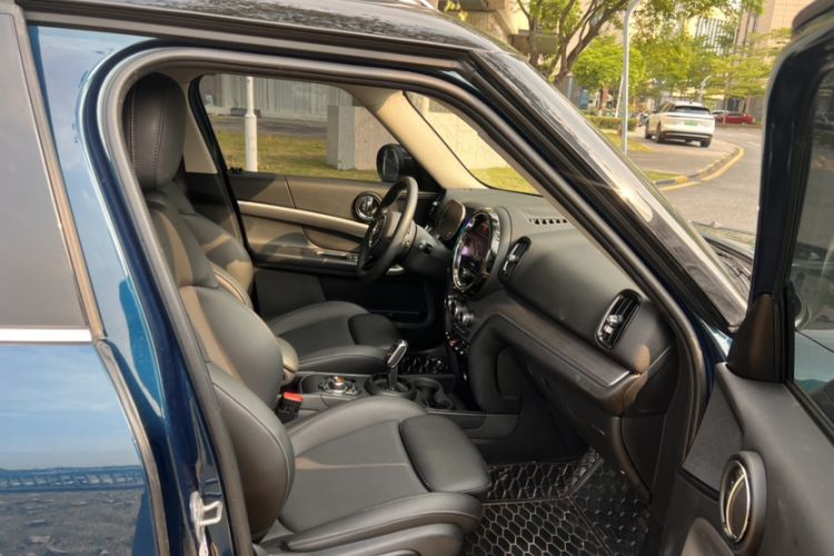 Used MINI Countryman 2021 1.5T COOPER ALL4 Laguna Blue Limited Edition Right Front Seat