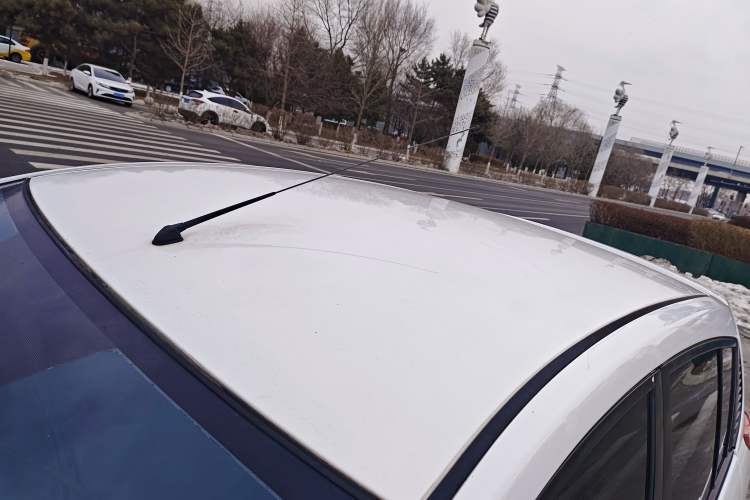 Used Venucia R50 2015 1.6L Manual Fashion Edition
