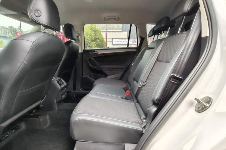 Used Volkswagen Tiguan L 2020 330TSI Automatic Two-Wheel Drive Luxury Edition China VI Standard Interior 5