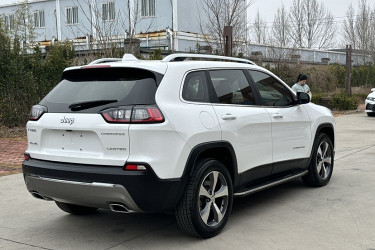 Used Jeep Cherokee 2019 2.0T Four-Wheel Drive Explorer Edition China VI Emission Standard