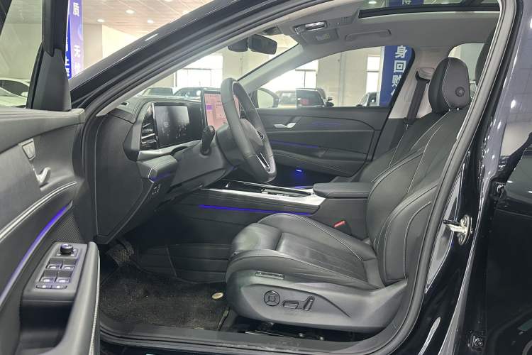 Used Volkswagen Passat 2025 Pro 380TSI Starry Dragon Edition Interior 2