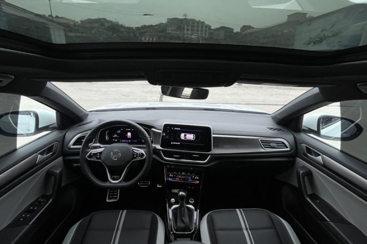 Used Volkswagen T-ROC 2023 300TSI DSG Two-Wheel-Drive Chen Guang Edition
