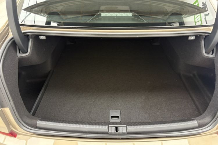 Used Volkswagen Passat 2017 330TSI DSG Luxury Edition Interior 9