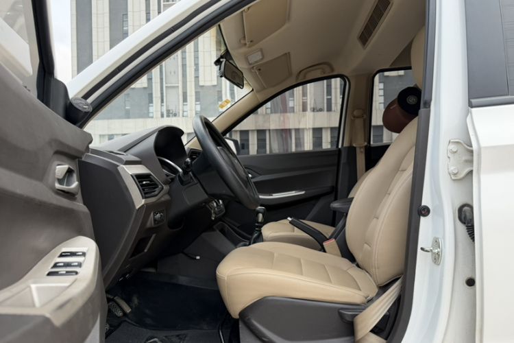 Used Wuling Hongguang 2019 1.5L S Comfort Edition China VI LAR Interior 1