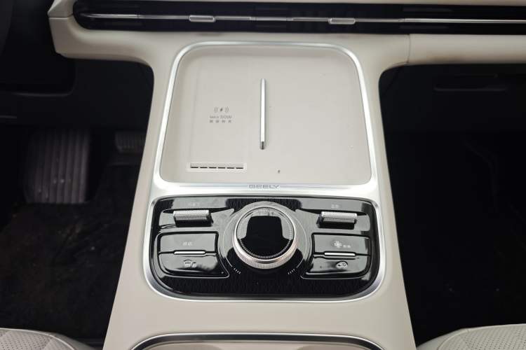 Used Geely Galaxy Xingjian 7 EM-i 2025 120km Flagship Edition Interior 3