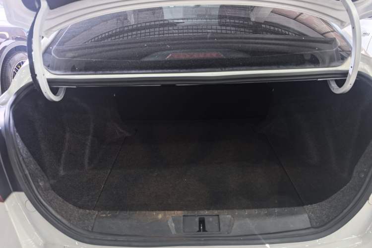 Used Geely Auto Emgrand 2019 Leading Edition 1.5L CVT Luxury Model China VI Standard Trunk