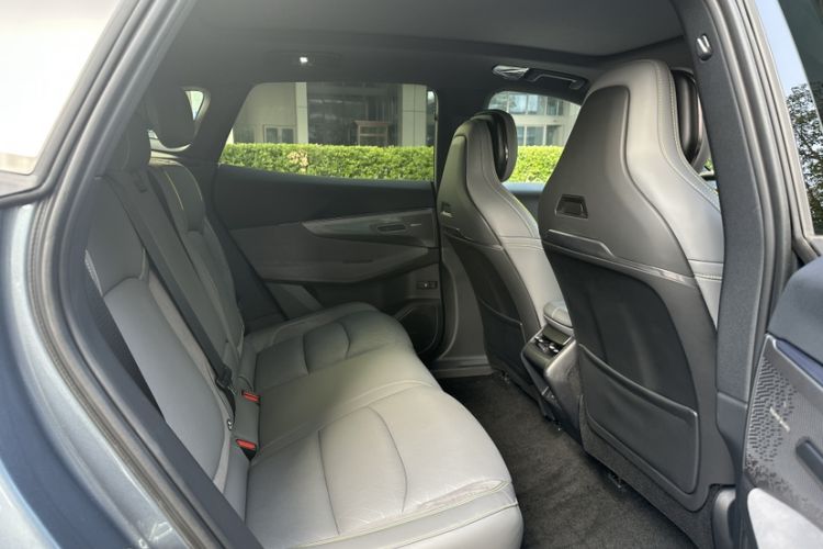 Used Lynk & Co 08 EM-P 2025 220 km All-Wheel-Drive Performance Halo Interior 5