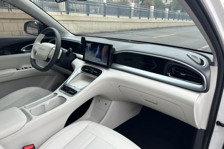 Used Geely Galaxy Geome 2025 310km Youth Edition Interior 3