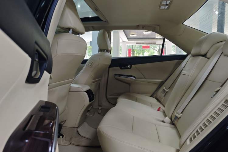 Used Toyota Camry 2015 Dual-Engine 2.5 HG Luxury Navigation Edition Interior 2