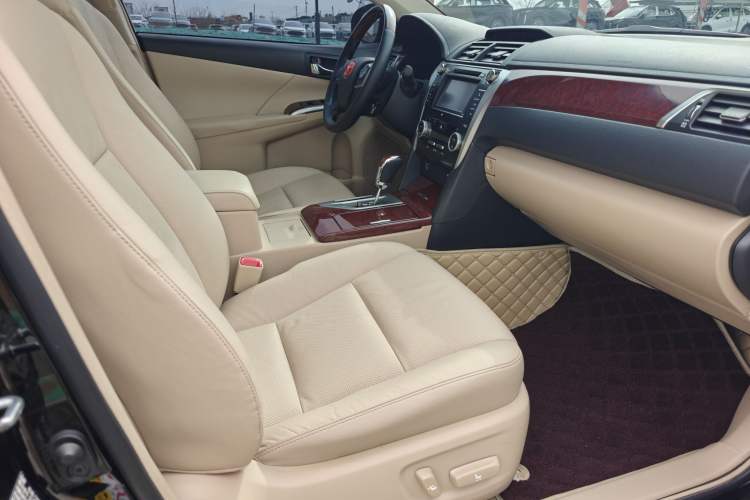 Used Toyota Camry 2012 2.5G Luxury Edition Interior 4