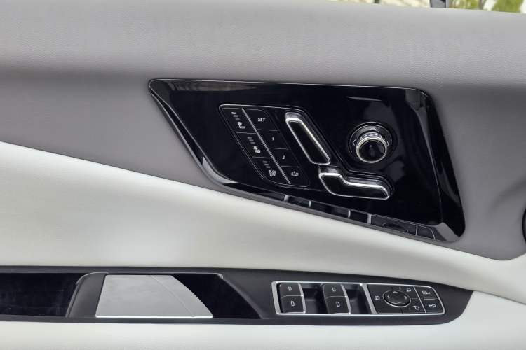 Used Cadillac OPTIQ 2024 Standard Range Version
