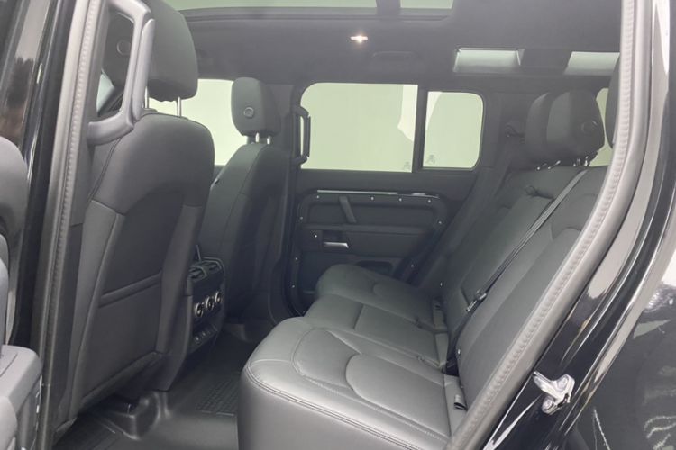 Used Land Rover Defender 2025 110 3.0T P400 X-Dynamic SE