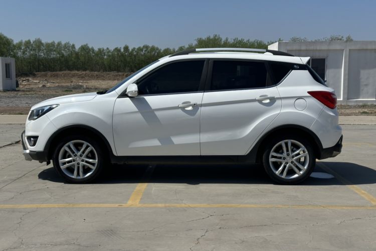 Used CHANGAN CS35 2017 1.6L Automatic Luxury Model Exterior 5