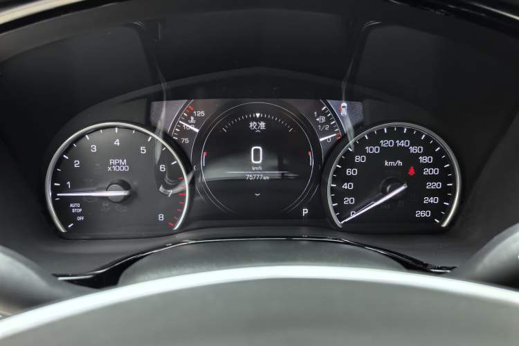 Used Cadillac XT5 2018 25T Luxury Model Odometer Close Up