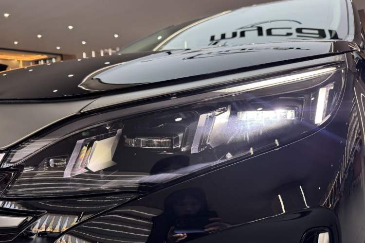 Used BYD Xia 2025 DM-i 1.5T 180km Excellence Model Exterior 9