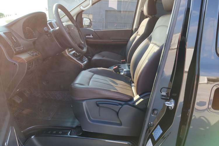 Used FORTHING Lingzhi PLUS 2021 Travel Edition 2.0L Manual Luxury 7-Seater
