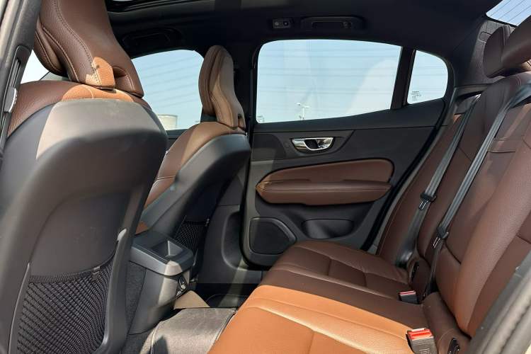 Used Volvo S60 2021 T4 Zhiyi Luxury Edition
