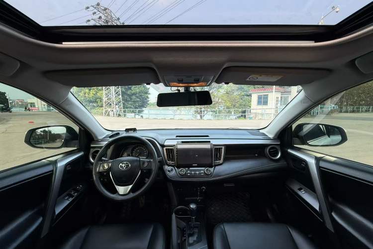 Used Toyota RAV4 2016 2.0L CVT Two-Wheel Drive Fashion Edition China V Standard