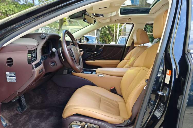 Used Lexus LS 2018 500h Excellence Edition China VI standard