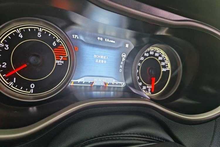 Used Jeep Cherokee 2016 2.0L Superior Edition Odometer Close Up