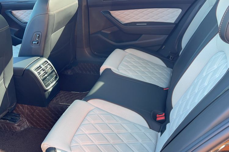 Used Volkswagen Magotan 2023 2 Million Units Commemorative Edition 330TSI DSG Luxury Version Interior 8