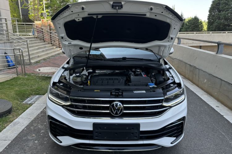 Used Volkswagen Tiguan L 2022 330TSI Automatic Two-Wheel Drive R-Line Enhanced Edition Interior 9