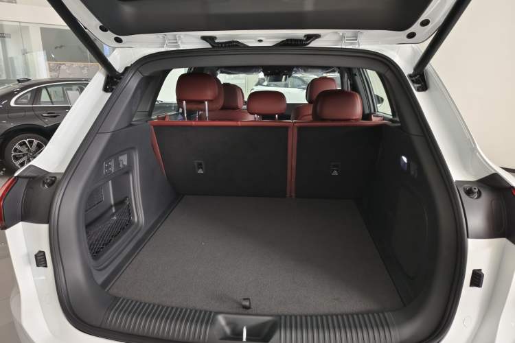 Used Hongqi HS6 PHEV 2026 240 Smart Hybrid Version Interior 9