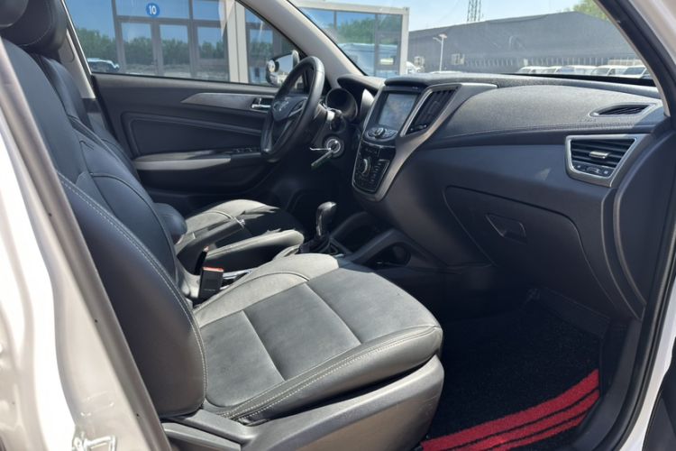 Used CHANGAN CS35 2017 1.6L Automatic Luxury Model Interior 2